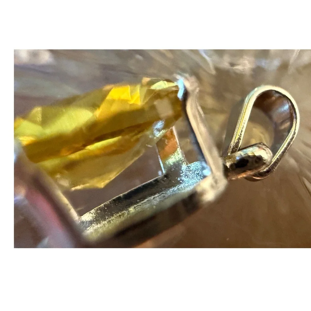 Unbranded Citrine Dainty Oval‎ Pendant Yellow Silver Tone Romantic Charm 1/4